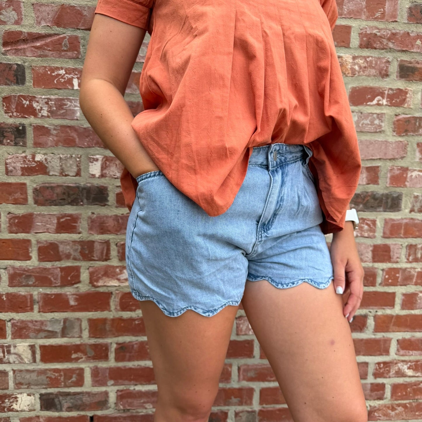 Western Scalloped Trim Pockets Denim Shorts