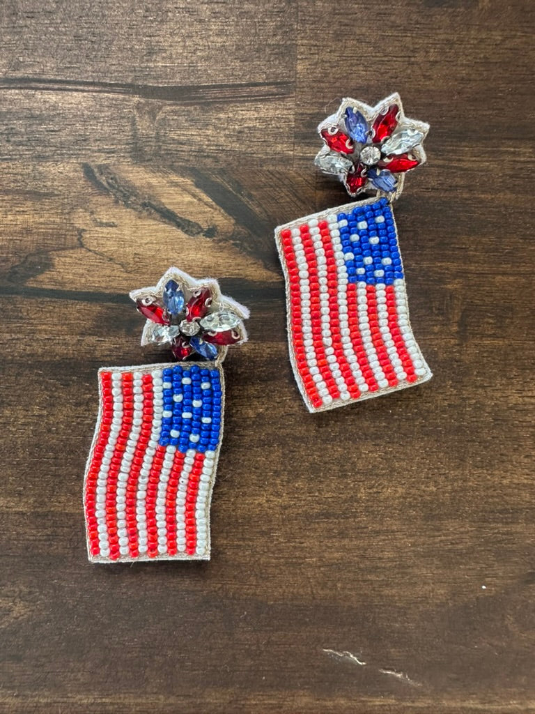 Beaded American Flag Drop Earring| 4th of July| Patriotic Earrings| Red White & Blue (Copy)