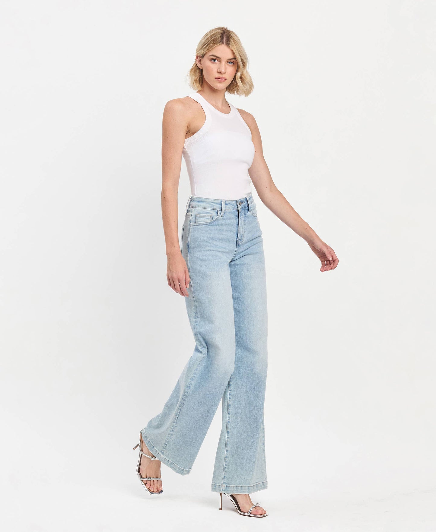 HIGH RISE FULL LENGTH LIGHT WASH WIDE LEG JEANS V3468