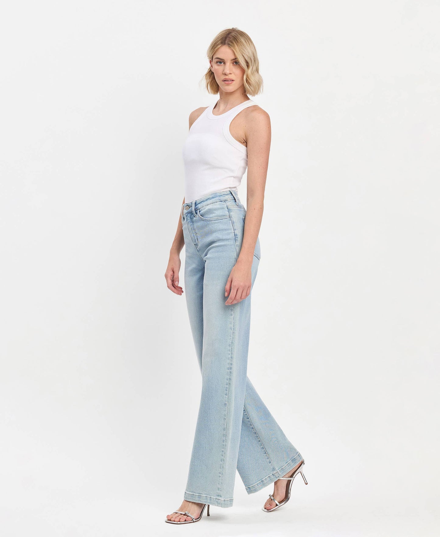 HIGH RISE FULL LENGTH LIGHT WASH WIDE LEG JEANS V3468