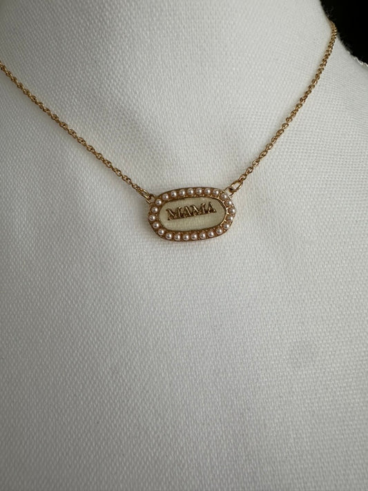 Mom oval necklace w/ pearls