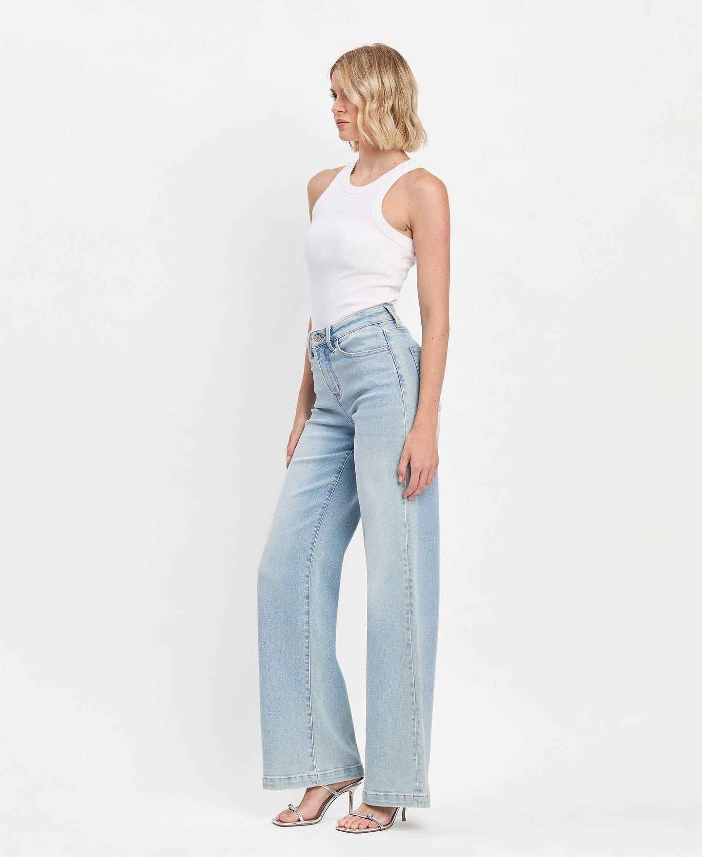 HIGH RISE FULL LENGTH LIGHT WASH WIDE LEG JEANS V3468